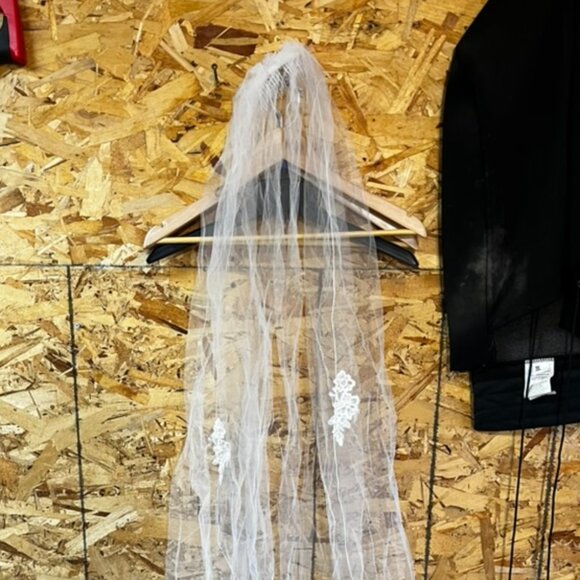 Wedding Veil - Picture 1 of 4